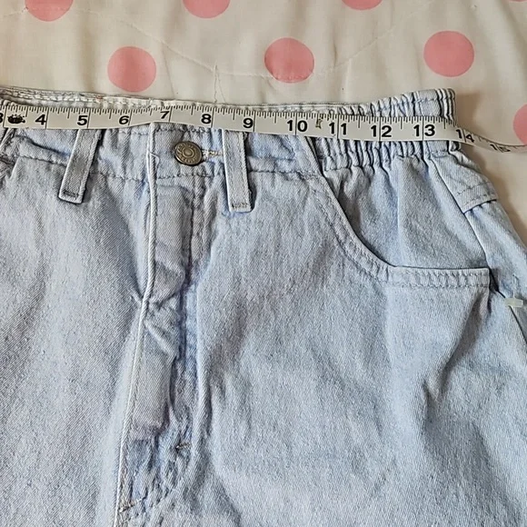 Lee ladies light wash shorts NWOT size 10 M. - Picture 12 of 15